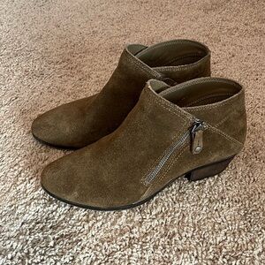 G.H. Bass Nina Zip Suede Leather Ankle Boots Women’s Size 9.5 Brown Taupe EUC
